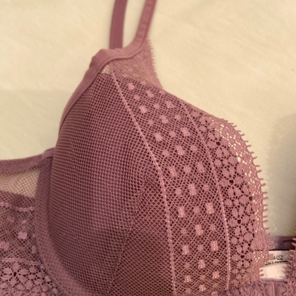 VICTORIA’S SECRET BRA, SIZE 34B, Mauve Color, Plunge, Style name is Incredible - Picture 4 of 12